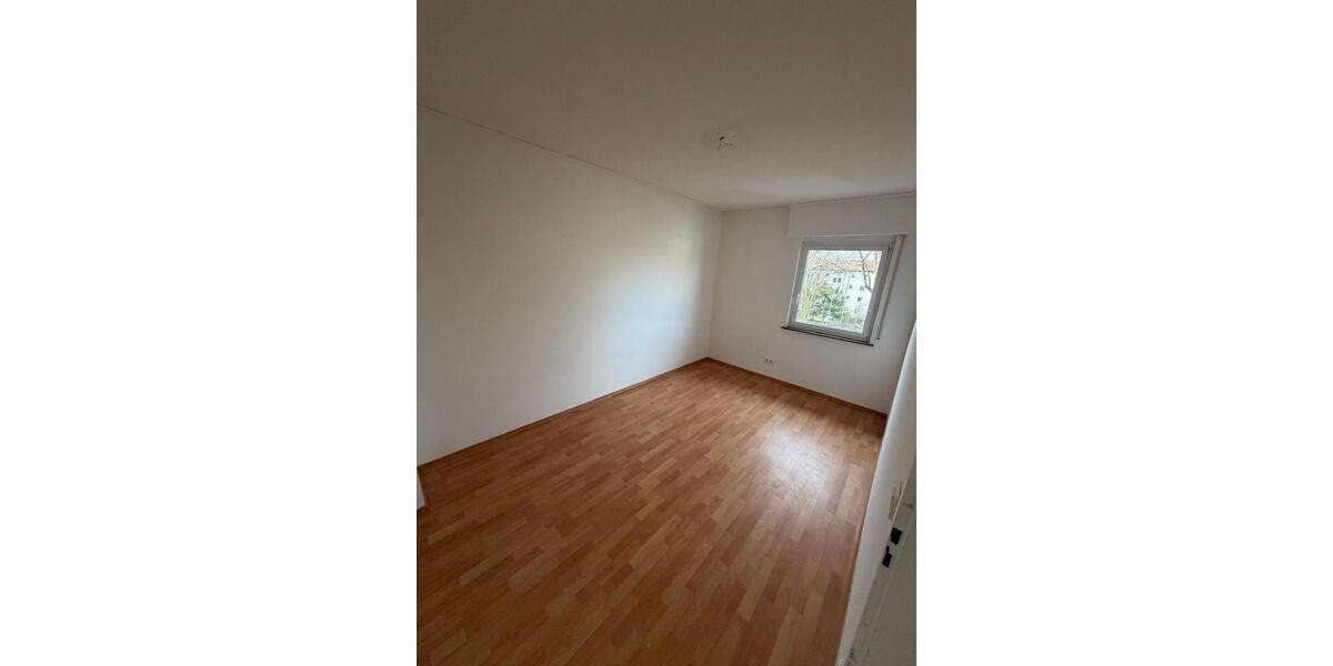 Etagenwohnung Weinheim - 3 Zimmer, 80 m&sup2;, 1.100&euro; | Angebot:25483465