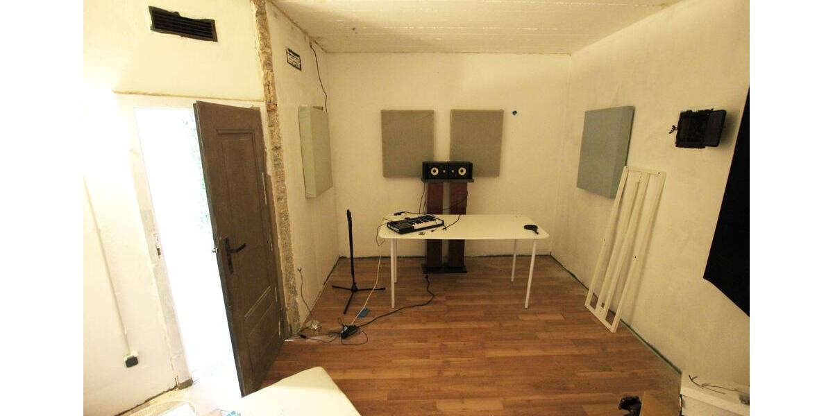 Komplettetage mit Aufzug 4. OG im Hochbunker Ludwigshafen zimmer