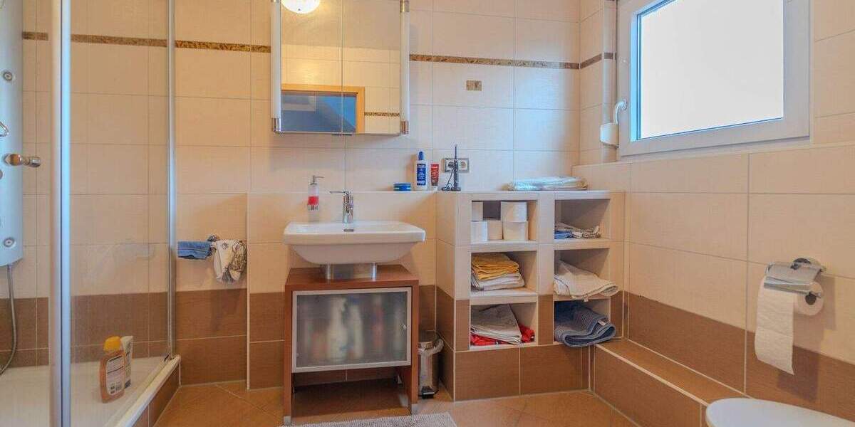 Einfamilienhaus Edingen-Neckarhausen Edingen - 7 Zimmer, 283 m&sup2;, 645.000&euro; | Angebot:25669391