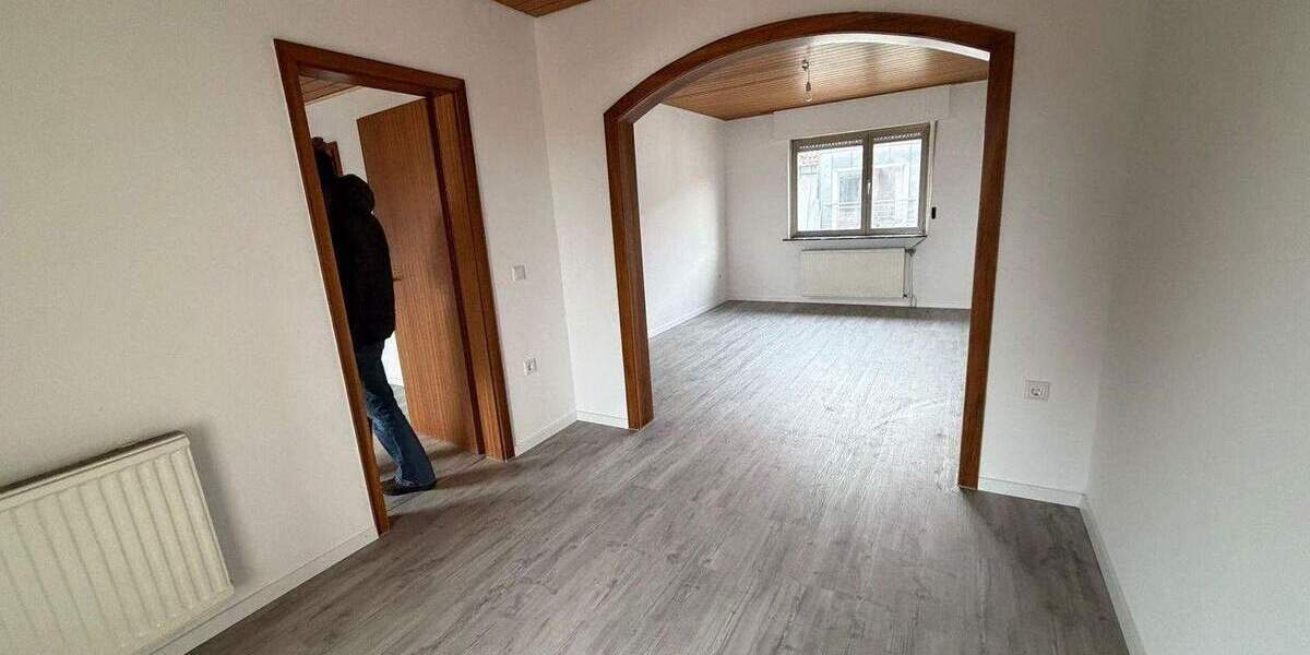 Großzügiges, frisch renoviertes Zweifamilienhaus mit Garten - Plankstadt 8 zimmer