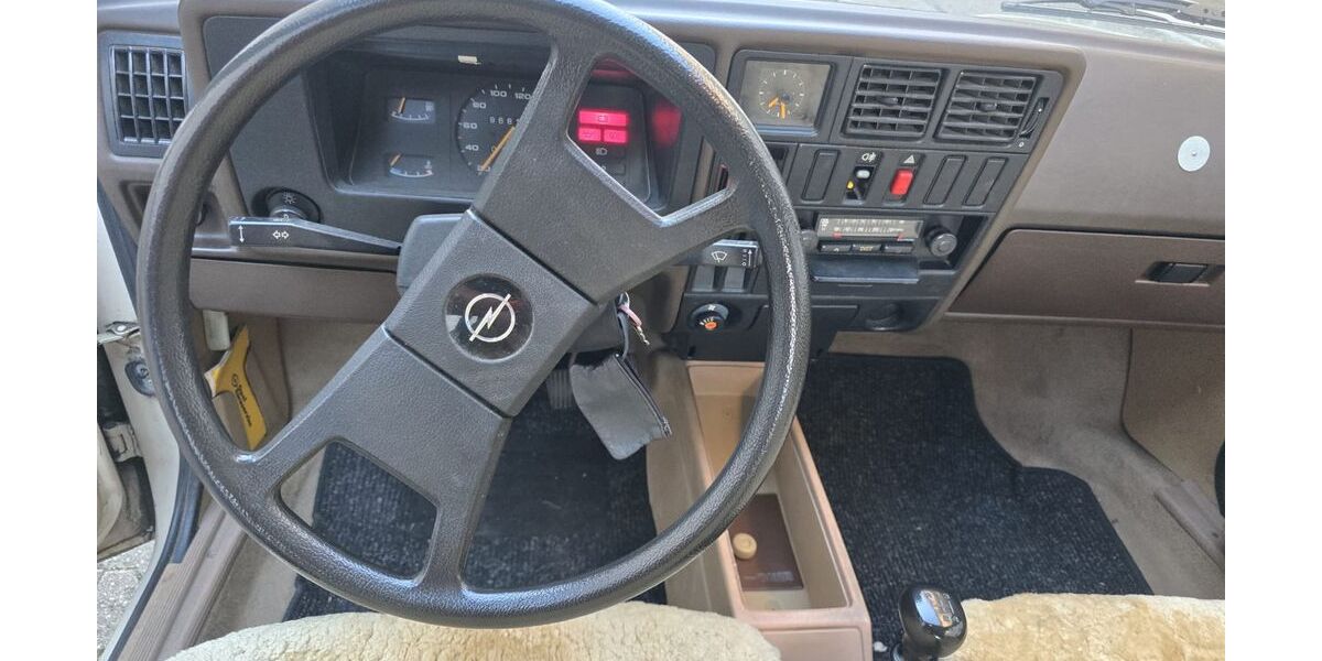 Opel Kadett 96.885 km 3.500 &euro; Bobenheim-Roxheim 67240