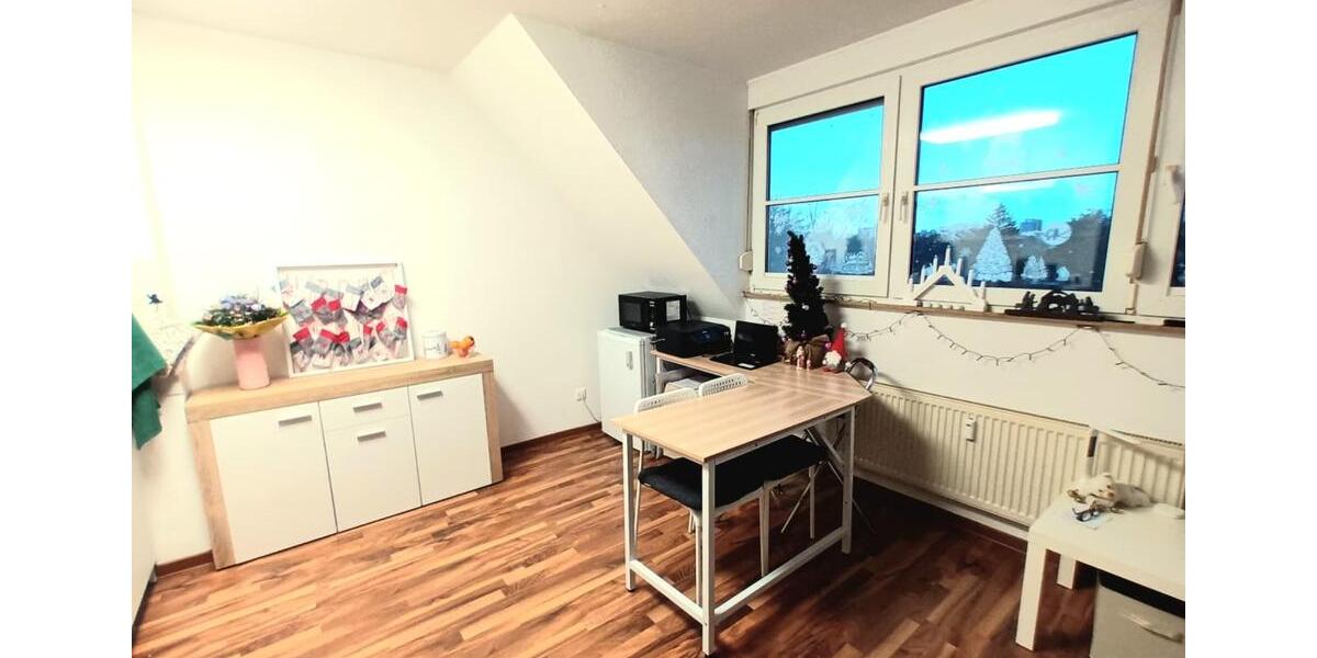 Helle 1-Zimmer DG-Wohnung mit schönen Ausblick und Parkplatz 1 zimmer