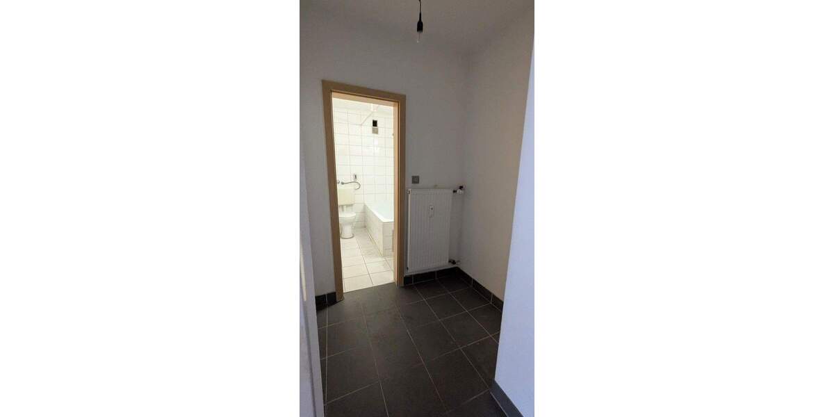 Helle 2-Zimmer Wohnung mit Balkon im 1. OG - Perfekt für Pendler und Studierende 2 zimmer