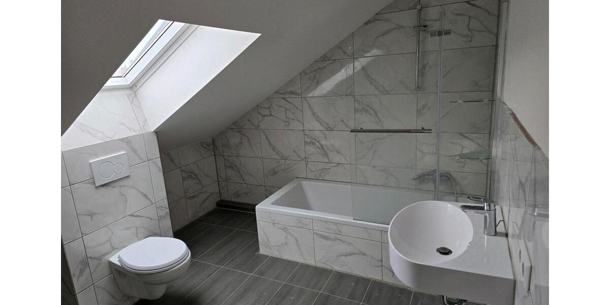 Dachgeschoßwohnung Reilingen - 3 Zimmer, 72 m&sup2;, 830&euro; | Angebot:26024510