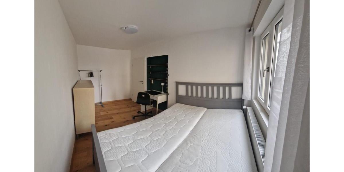 WG-Zimmer in großzügiger, modernisierter Wohnung 1 zimmer