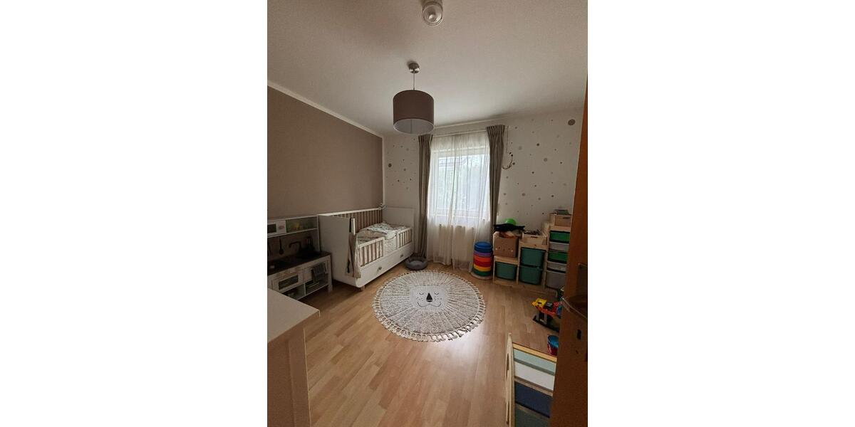 3ZKB, ca. 80m2 EG, Gäste WC, kleiner Garten u. 25m2 Keller 3 zimmer