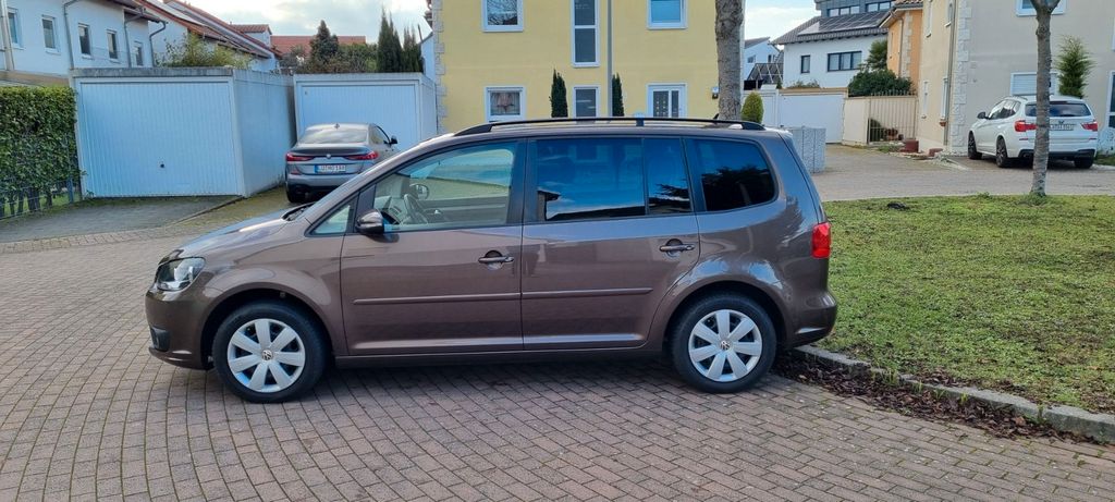 VW Touran 76.514 km 9.500 &euro; Ludwigshafen 67071