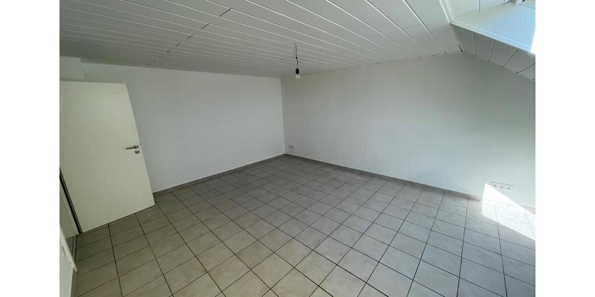 Dachgeschoßwohnung Hockenheim - 3 Zimmer, 77 m&sup2;, 239.000&euro; | Angebot:24756280