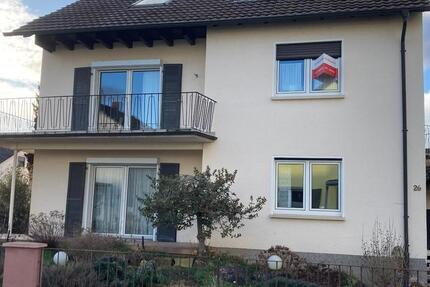 Einfamilienhaus mit Wohn-Büro-Anbau auf 541 m² Grundstück