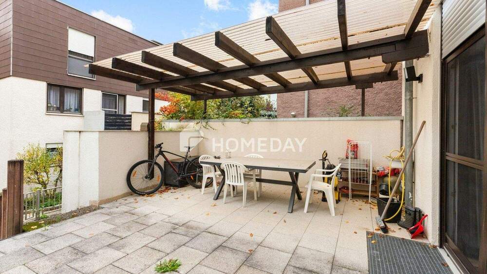 Abendsonne auf der Dachterrasse mit Fernblick: großzügig modernisiertes RMH mit Garten & Garage 6 zimmer