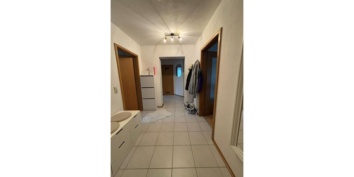 3ZKB, ca. 80m2 EG, Gäste WC, kleiner Garten u. 25m2 Keller 3 zimmer
