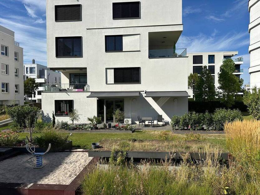Traumhafte Erdgeschoss Terrassen Wohnung mit seitlichem Rheinblick