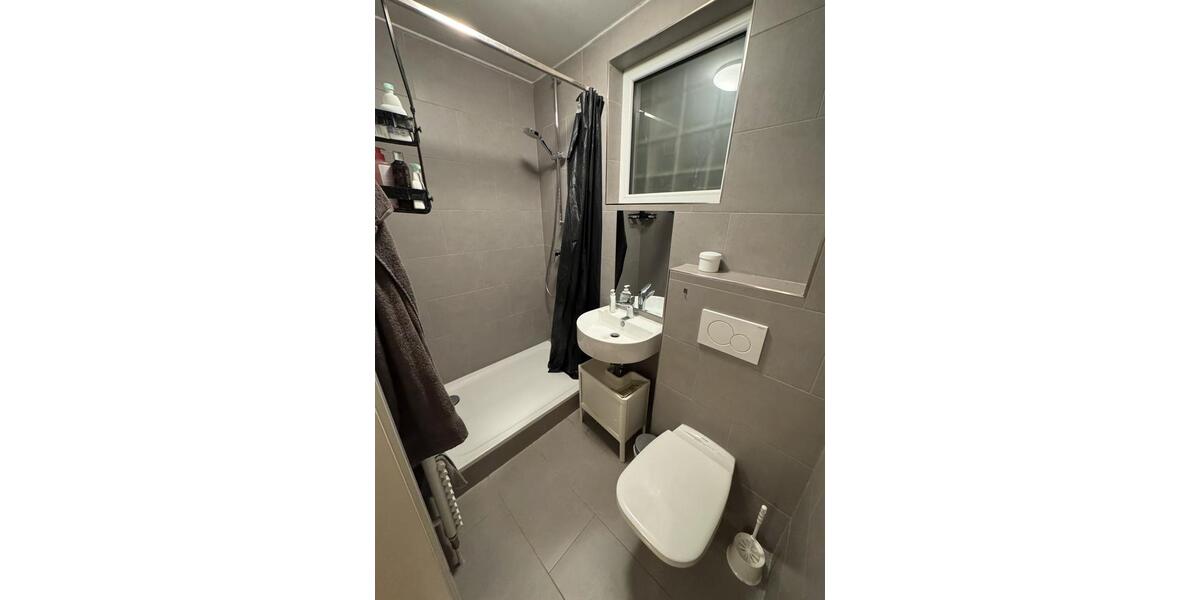 WG-Zimmer in großzügiger, modernisierter Wohnung 1 zimmer