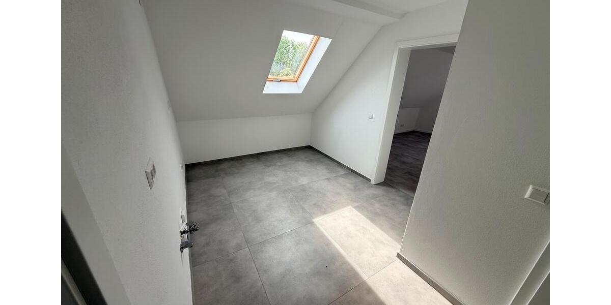 Dachgeschoßwohnung Hockenheim - 2 Zimmer, 85 m&sup2;, 1.250&euro; | Angebot:26625841