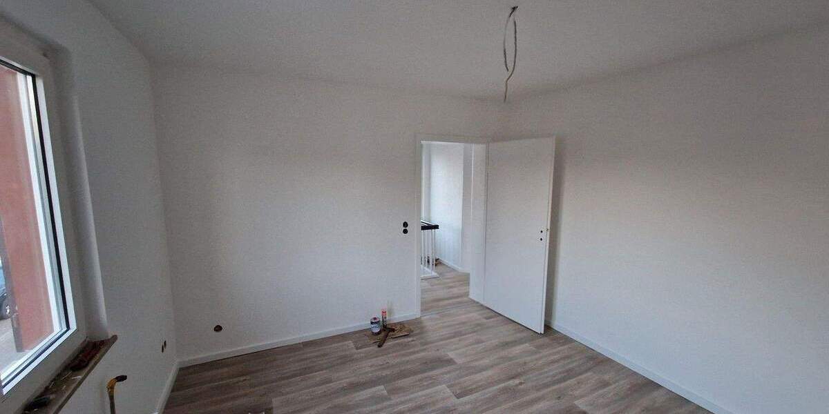 Toplage am Maudacher Bruch - Kernsaniertes Doppelhaus in Sackgasse 5 zimmer