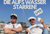 Männer, die aufs Wasser starren! Männer, die aufs Wasser starren!