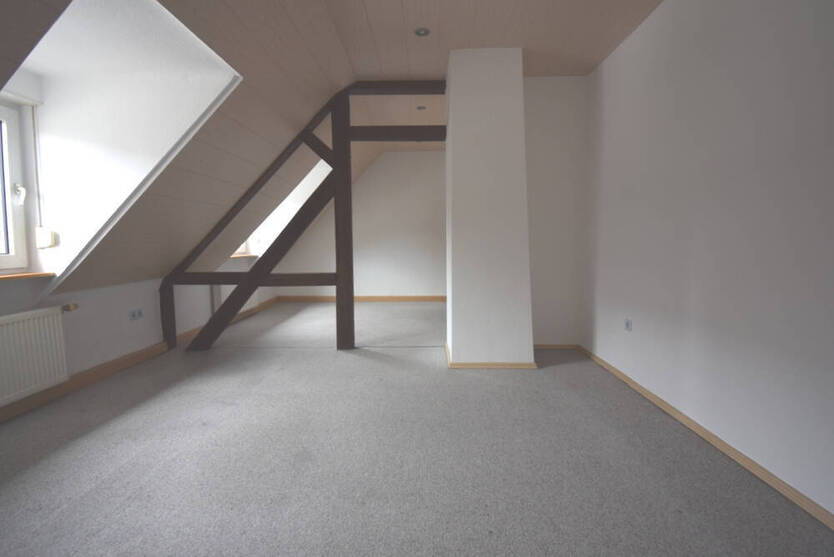 Schnuckelige DG-Wohnung in kleiner Wohneinheit