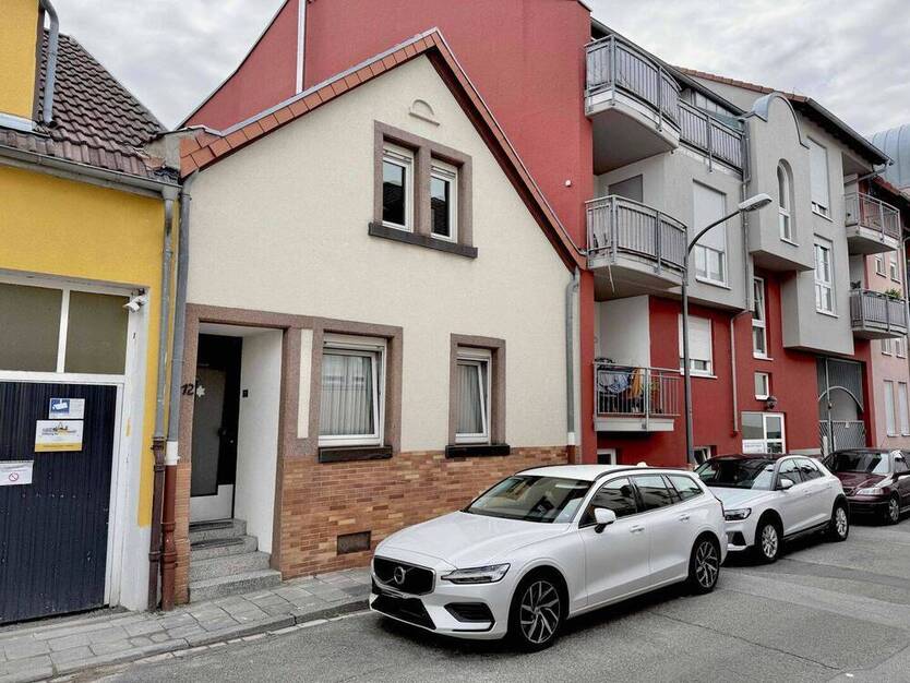 Charmantes Einfamilienhaus mit großem Garten und Doppelgarage