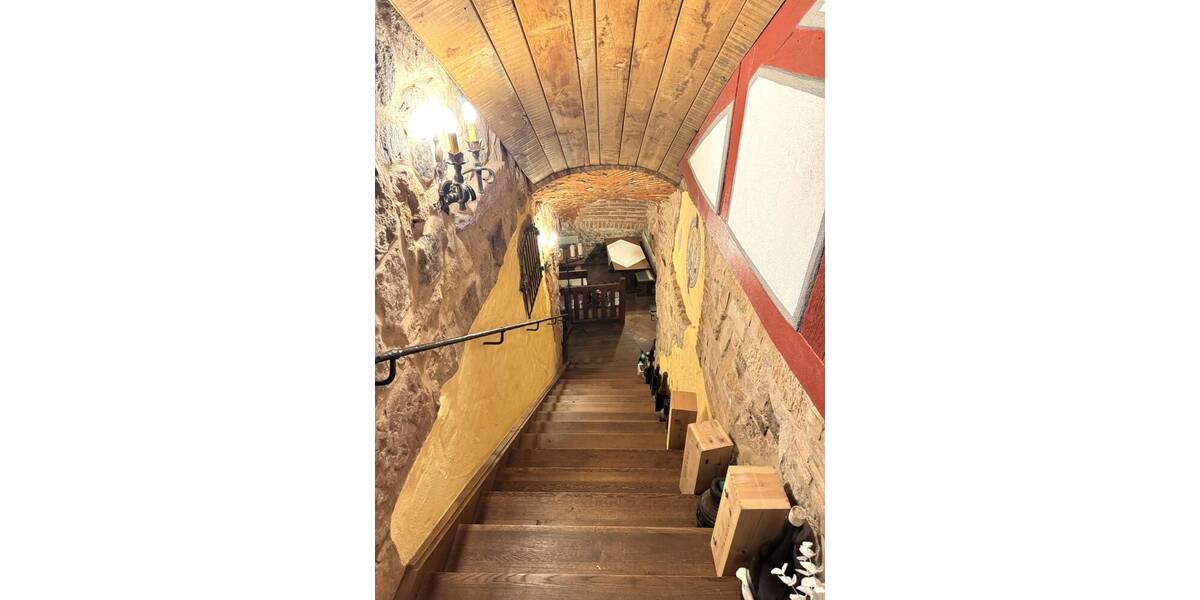 Historisches Gebäude - geschichtsträchtiger Ort: Wohn-Geschäftshaus im Schatten der Königshalle! zimmer