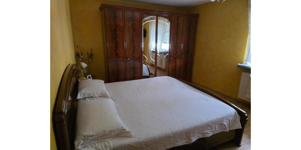 ObjNr:19733 - Moderisierte Doppelhaushälfte mit Garten und sep. Wohnung oder Gewerbeeinheit 7 zimmer