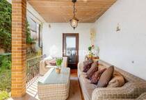 Wohngefühl mit Substanz: Reihenhausklassiker mit Gartenidylle und Sonnenbalkon Wohngefühl mit Substanz: Reihenhausklassiker mit Gartenidylle und Sonnenbalkon