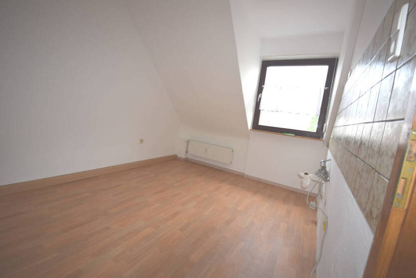 Schnuckelige DG-Wohnung in kleiner Wohneinheit