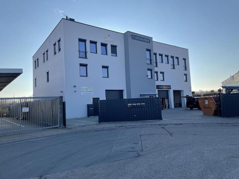 Gewerbe Bürofläche 130 m² 5 Büros zu vermieten, klimatisiert.