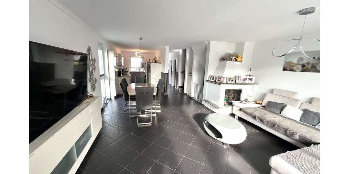 Haus zum Kaufen in Oftersheim 689.000 € 215 m² 7 zimmer