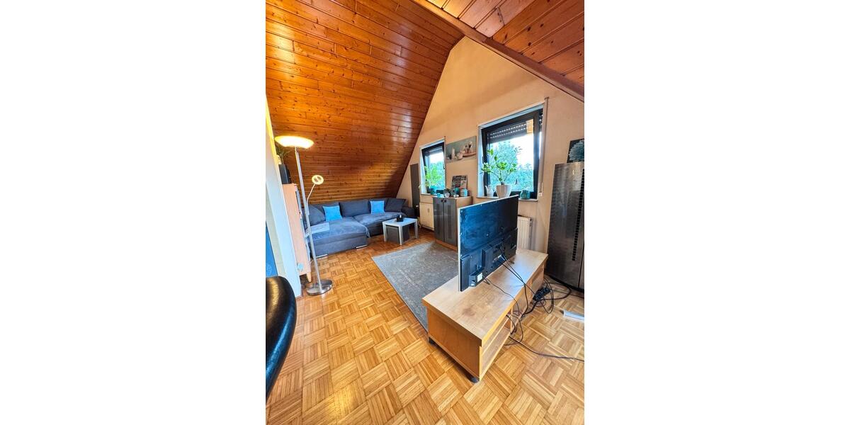 Schön geschnittene zwei Zimmer Dachgeschosswohnung 56qm 2 zimmer