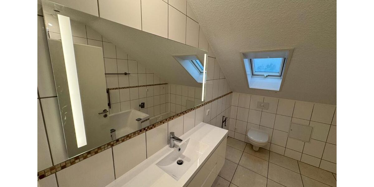 Dachgeschoßwohnung Gernsheim - 4 Zimmer, 86 m&sup2;, 1.040&euro; | Angebot:26272954