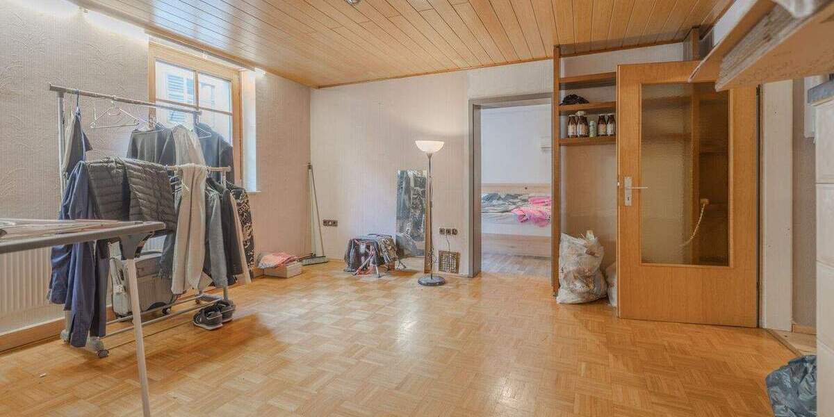 Altstadthaus mit bis zu 3 Wohneinheiten und Ladenfläche - jetzt bei realunis 9 zimmer