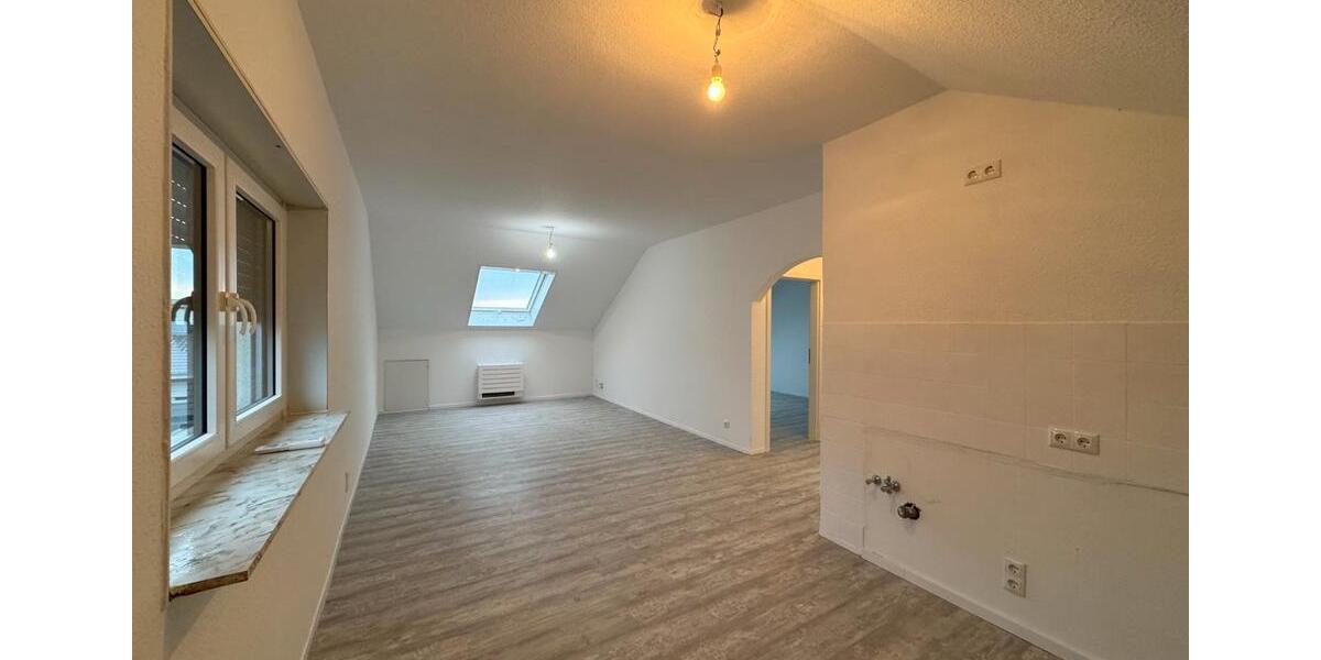 Dachgeschoßwohnung Gernsheim - 4 Zimmer, 86 m&sup2;, 1.040&euro; | Angebot:26272954