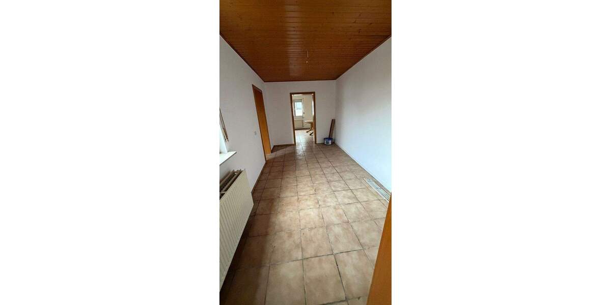 Großzügiges, frisch renoviertes Zweifamilienhaus mit Garten - Plankstadt 8 zimmer