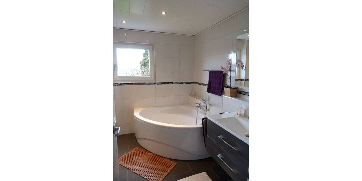 Etagenwohnung Kleinniedesheim - 3 Zimmer, 87 m&sup2;, 1.000&euro; | Angebot:25995823