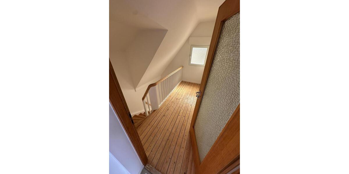 Dachgeschoßwohnung Ludwigshafen am Rhein Edigheim - 3 Zimmer, 84 m&sup2;, 924&euro; | Angebot:26163151