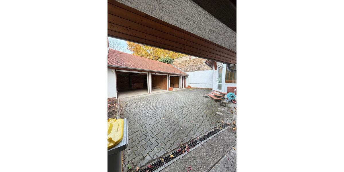 Gepflegtes Einfamilienhaus mit 3 Garagen in Mannheim-Käfertal 4 zimmer