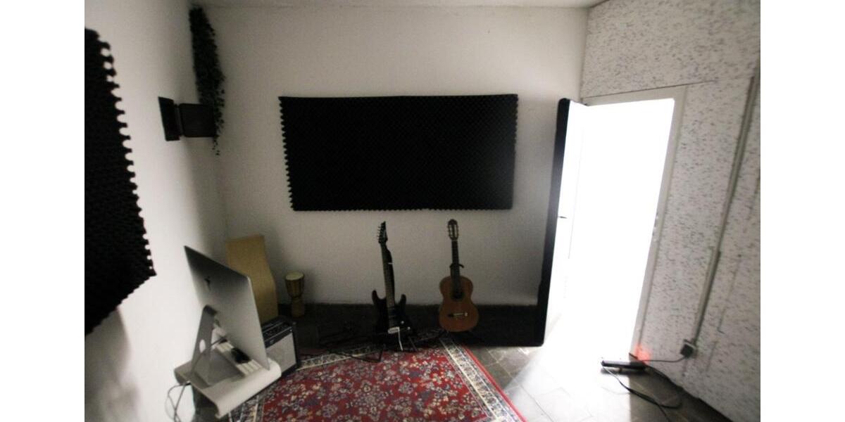 Komplettetage mit Aufzug 4. OG im Hochbunker Ludwigshafen zimmer