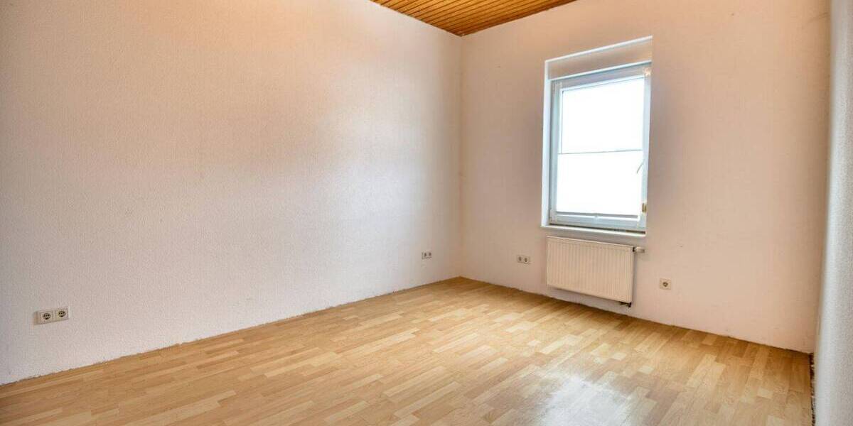 Etagenwohnung Mannheim Sandhofen - 6 Zimmer, 175 m&sup2;, 270.000&euro; | Angebot:26815840