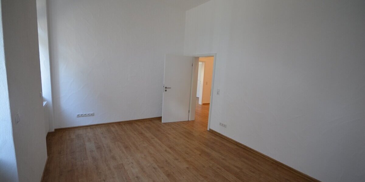 Eine wunderschoene Altbauwohnung in zentraler Stadtlage. 3 zimmer