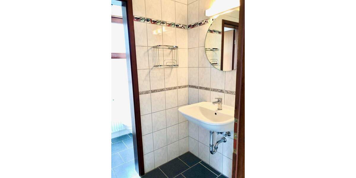 LÄNDLICH: TRAUMAUSSICHT, GROSSES FAMILIENHAUS, EINBAUKÜCHE, 2 STELLPLÄTZE 6 zimmer