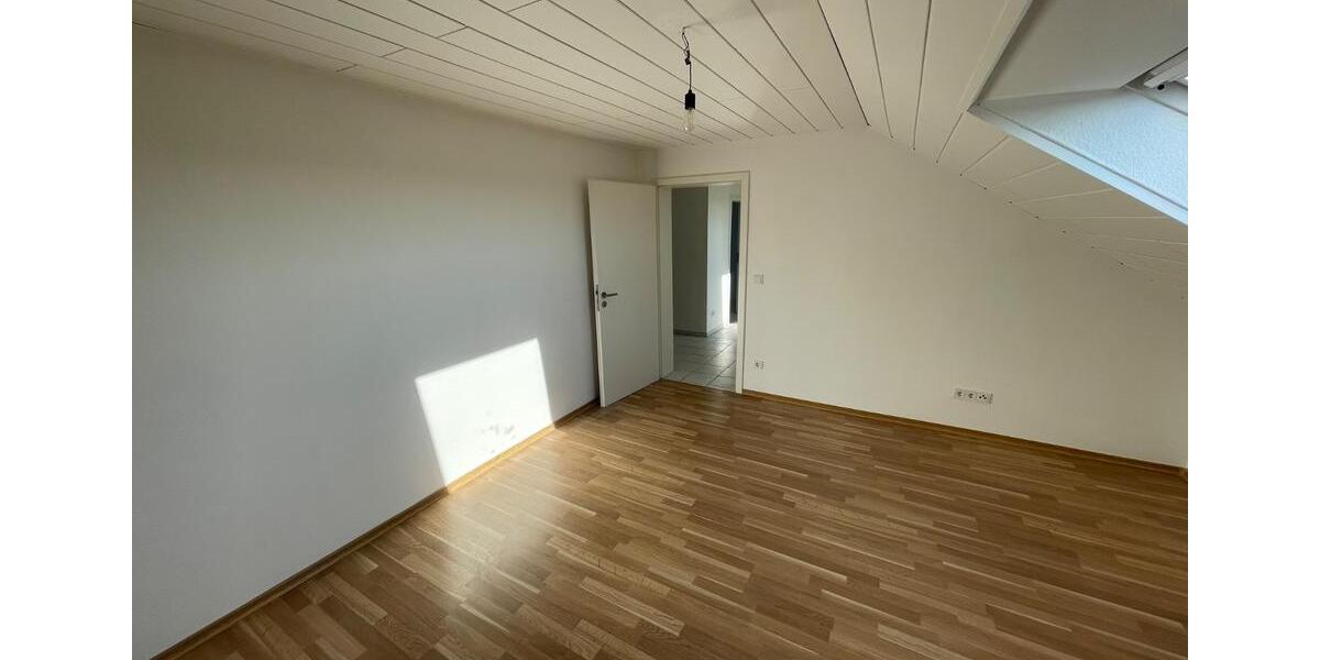 Dachgeschoßwohnung Hockenheim - 3 Zimmer, 77 m&sup2;, 239.000&euro; | Angebot:26572972