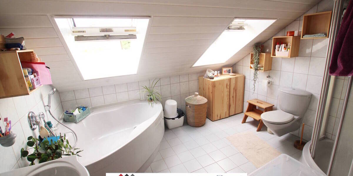 Schönes 3-Familienhaus, insg. 191m² Wohnfläche + 600m² Grundstück, inkl. 2 Garagen & Garten 1 zimmer