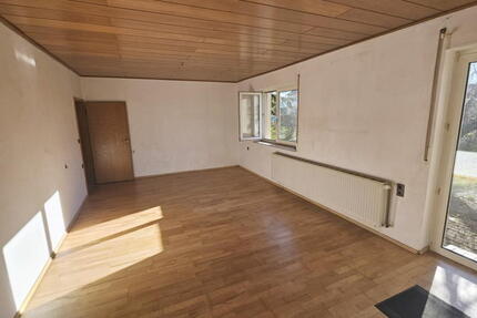 ObjNr:19144 - Geräumiges Haus für z.B. 2 Generationen in ruhiger Ortsrandlage in Heuchelheim 7 zimmer