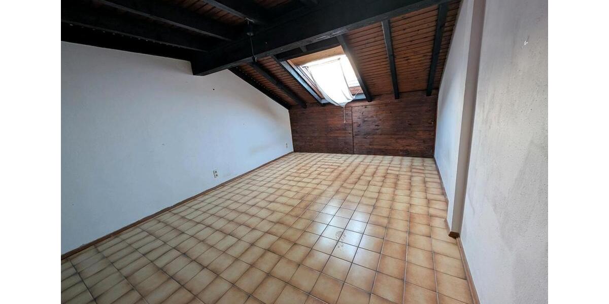 Dachgeschoßwohnung Lautertal (Odenwald) - 5 Zimmer, 135 m&sup2;, 1.100&euro; | Angebot:26030531