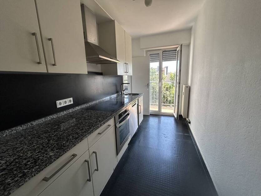 2er3er-WG oder kleine Familie gesucht! Große Wohnung mit zwei Balkonen