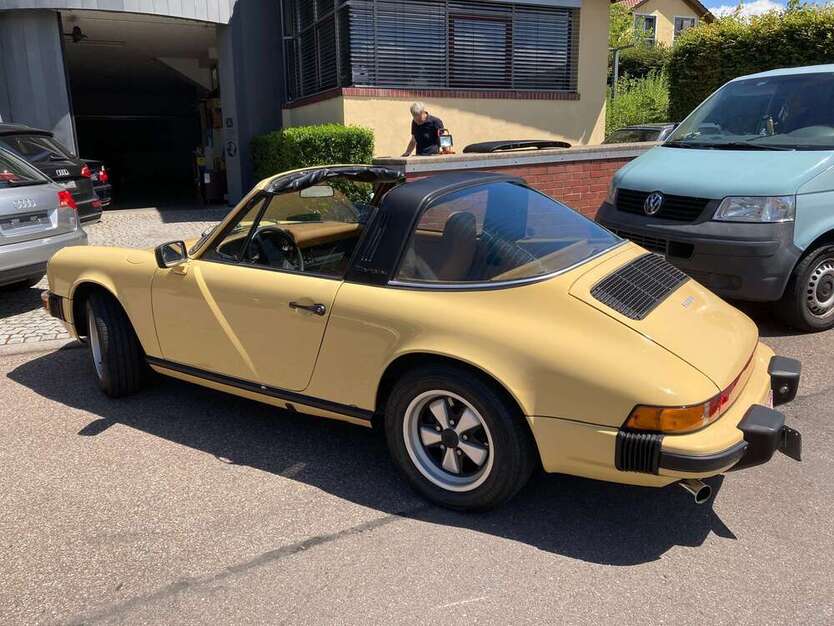 911