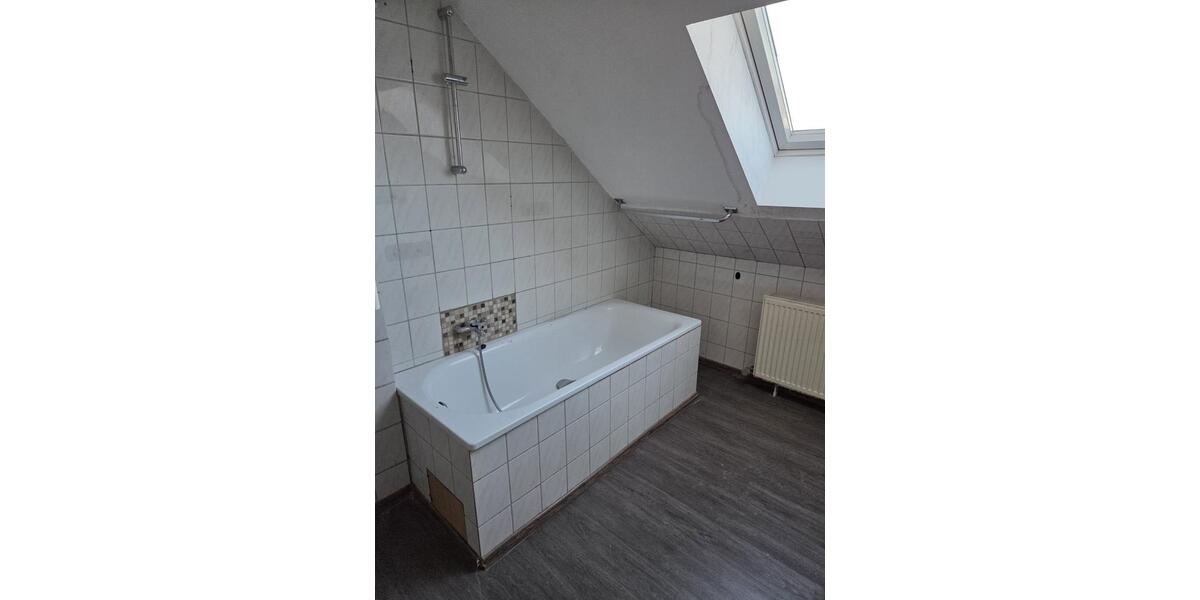 4 ZKB Dachgeschosswohnung in Lu Nord, WG geeignet 4 zimmer