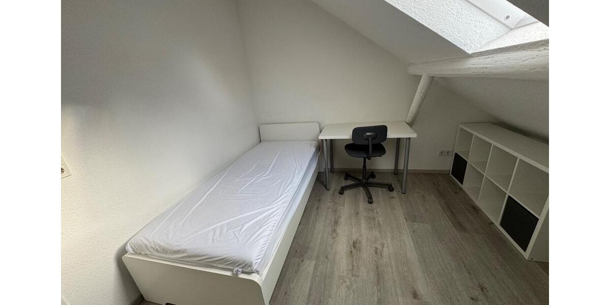 Dachgeschoßwohnung Mannheim Niederfeld - 1 Zimmer, 14 m&sup2;, 260&euro; | Angebot:26634510