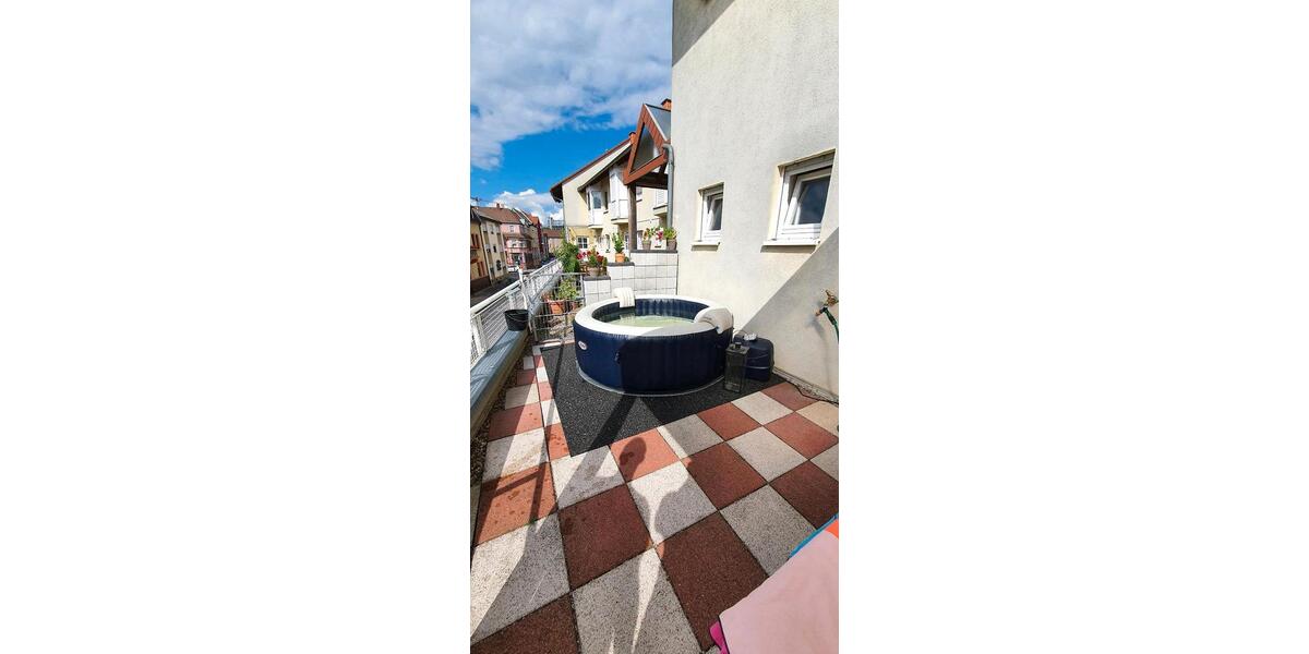 Großzügige 5-ZKB Etagenwohnung mit U-förmiger Dachterasse 5 zimmer