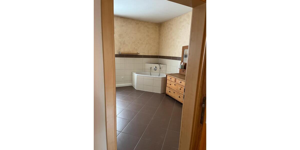 Etagenwohnung Worms Vororte Südwest - 4 Zimmer, 120 m&sup2;, 1.450&euro; | Angebot:25304581